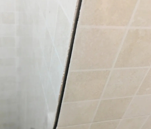 浦东瓷砖空鼓维修公司分享阳台瓷砖脱落的修复过程可以分为以下几个步骤